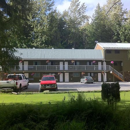 The Hitching Post Motel Pemberton Extérieur photo