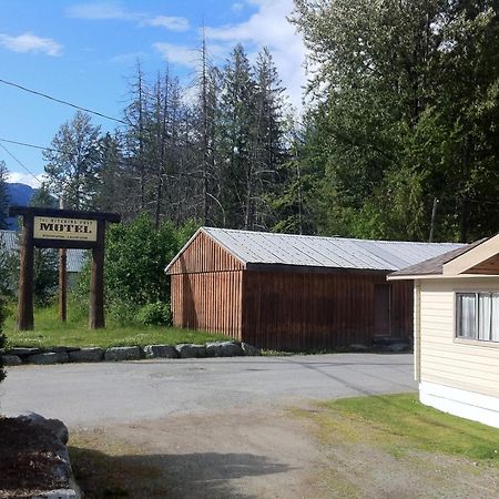 The Hitching Post Motel Pemberton Extérieur photo
