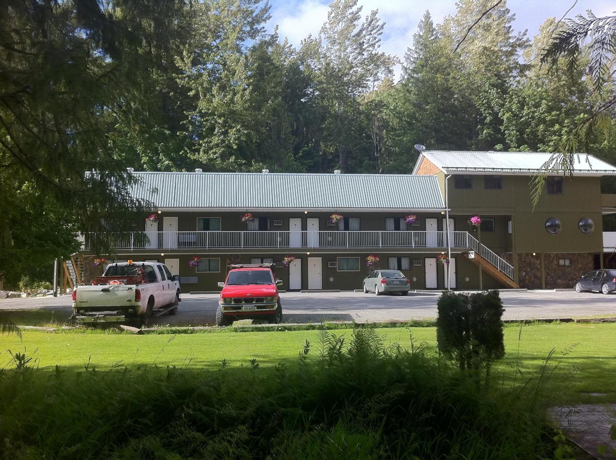 The Hitching Post Motel Pemberton Extérieur photo