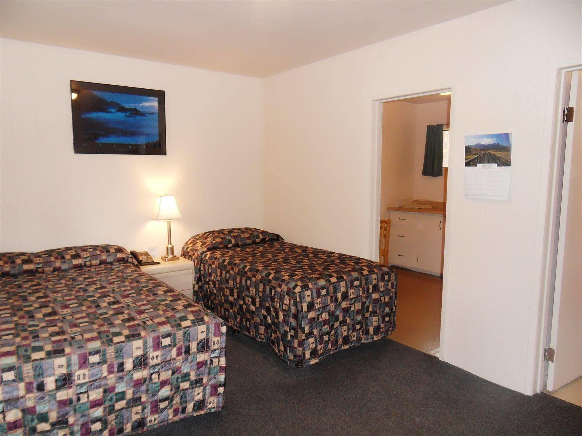 The Hitching Post Motel Pemberton Extérieur photo