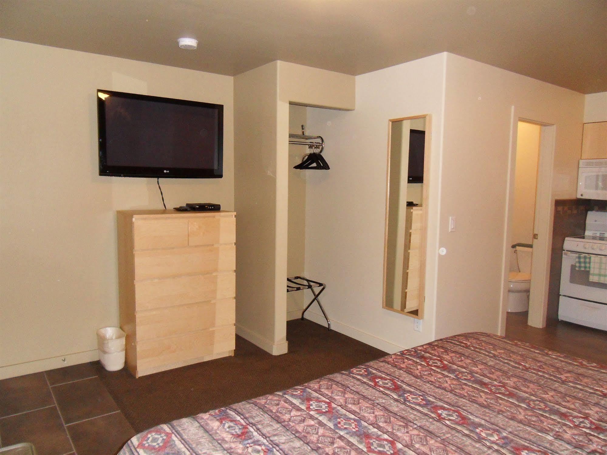 The Hitching Post Motel Pemberton Extérieur photo