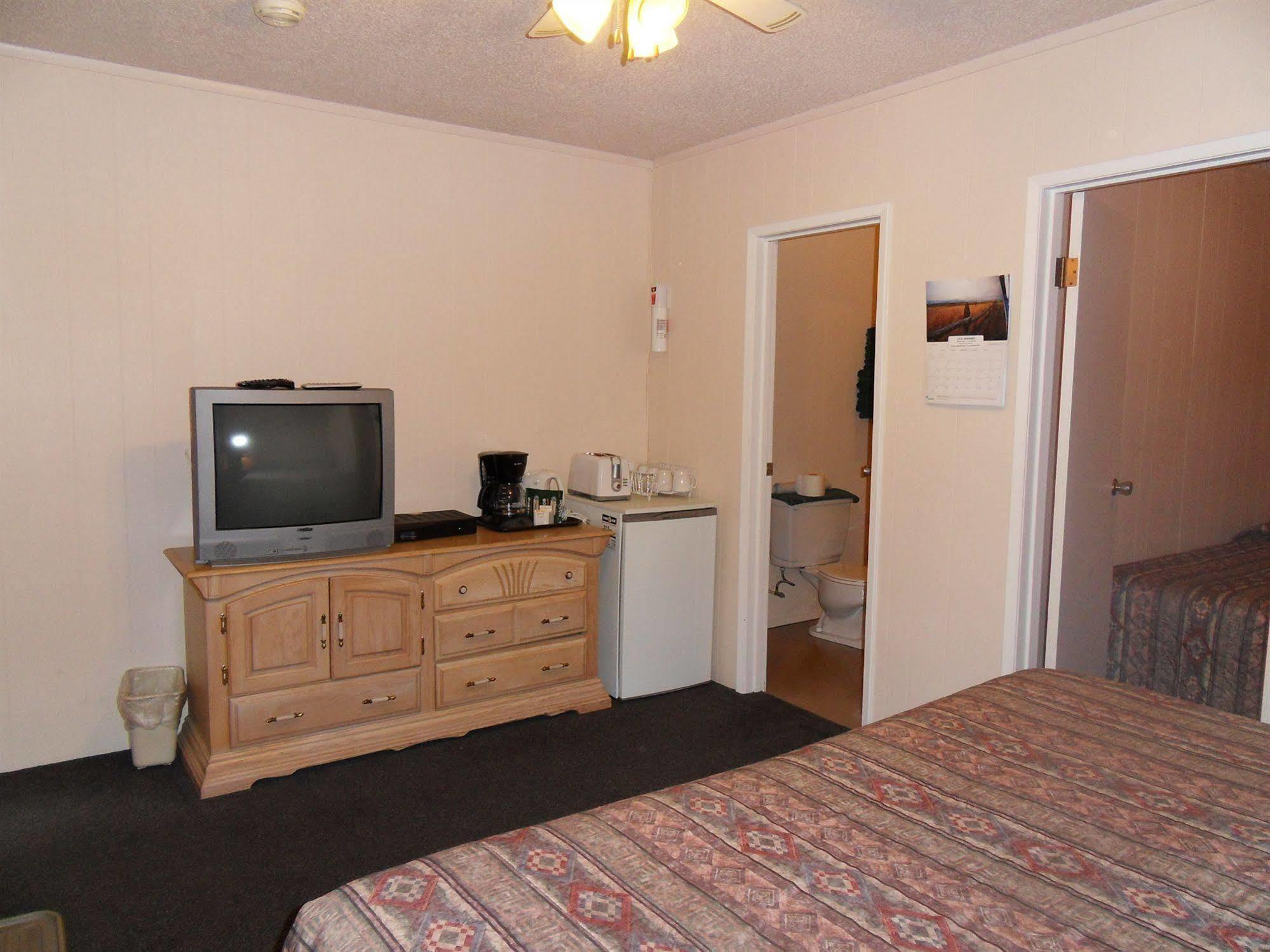 The Hitching Post Motel Pemberton Extérieur photo