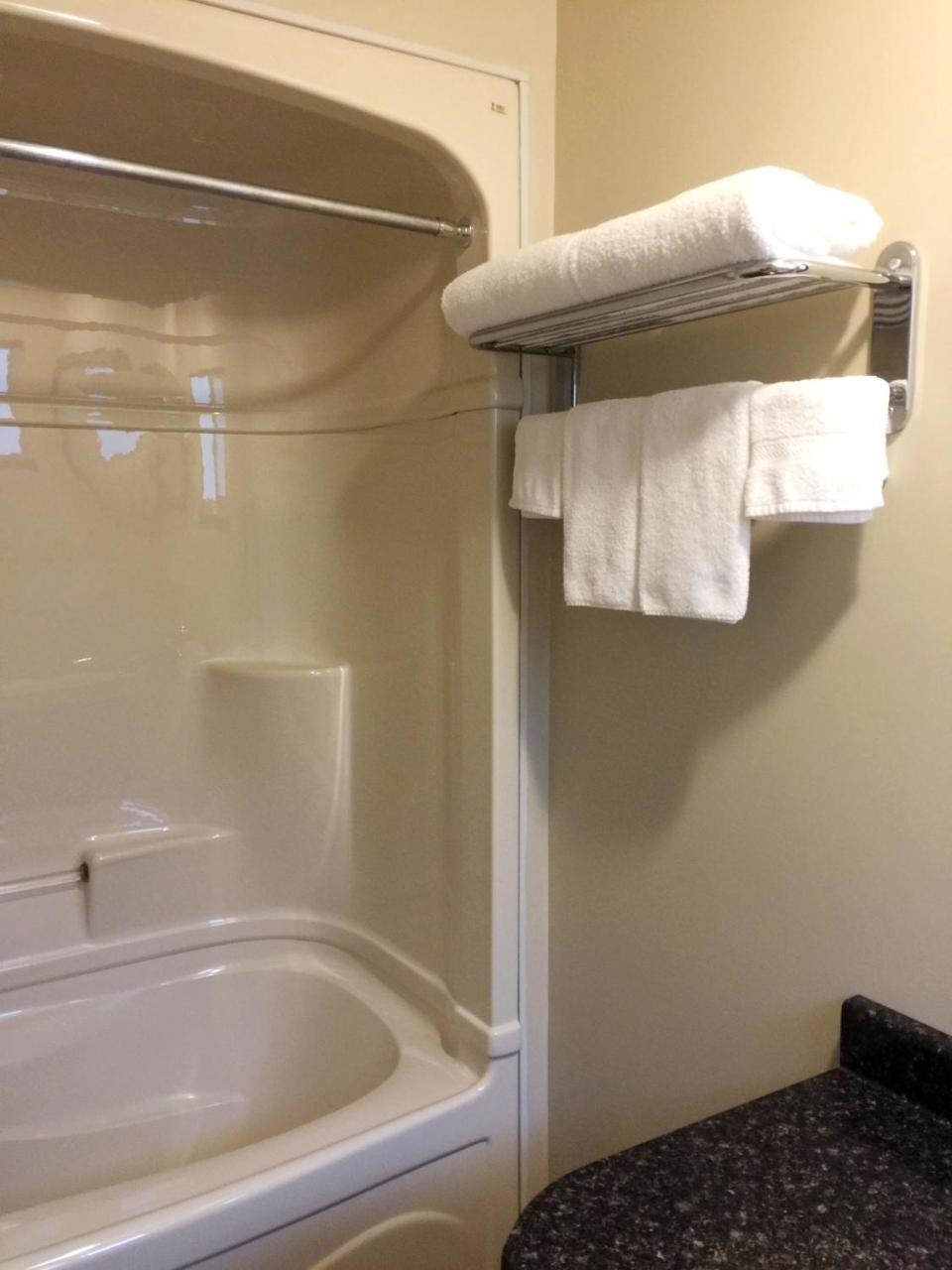 The Hitching Post Motel Pemberton Extérieur photo