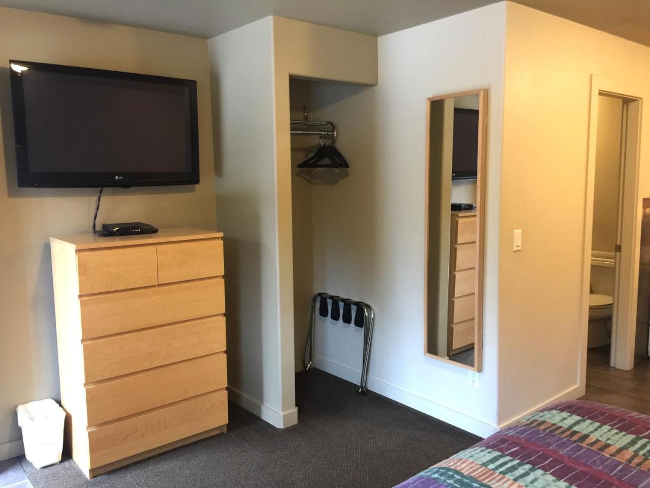 The Hitching Post Motel Pemberton Extérieur photo
