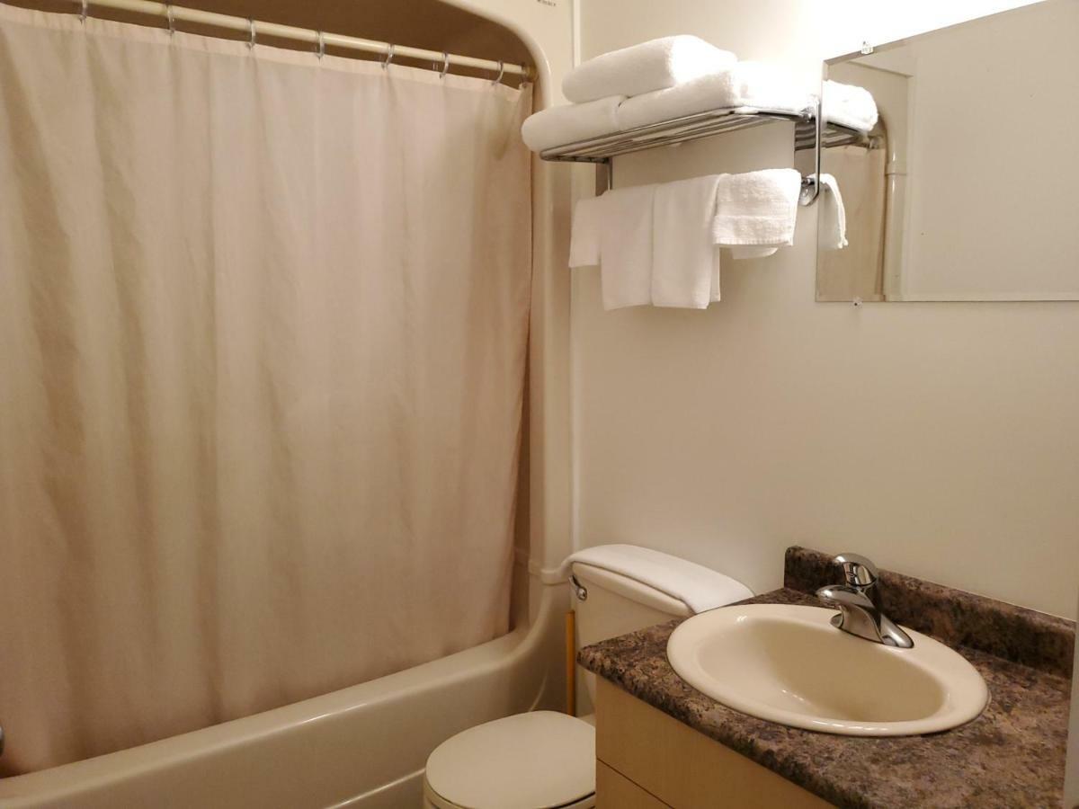 The Hitching Post Motel Pemberton Extérieur photo